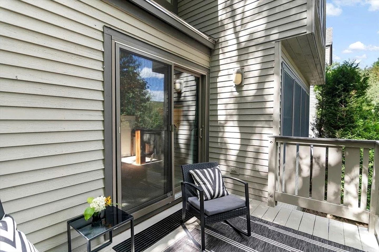 Cozy Mountain Townhouse with Fireplace near Stratton Mountain, Bondville, VT