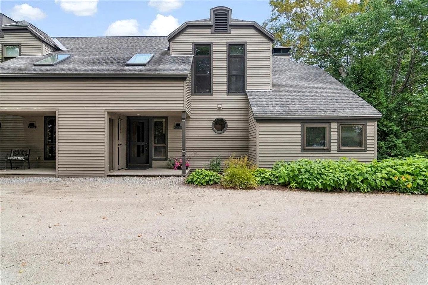 Cozy Mountain Townhouse with Fireplace near Stratton Mountain, Bondville, VT