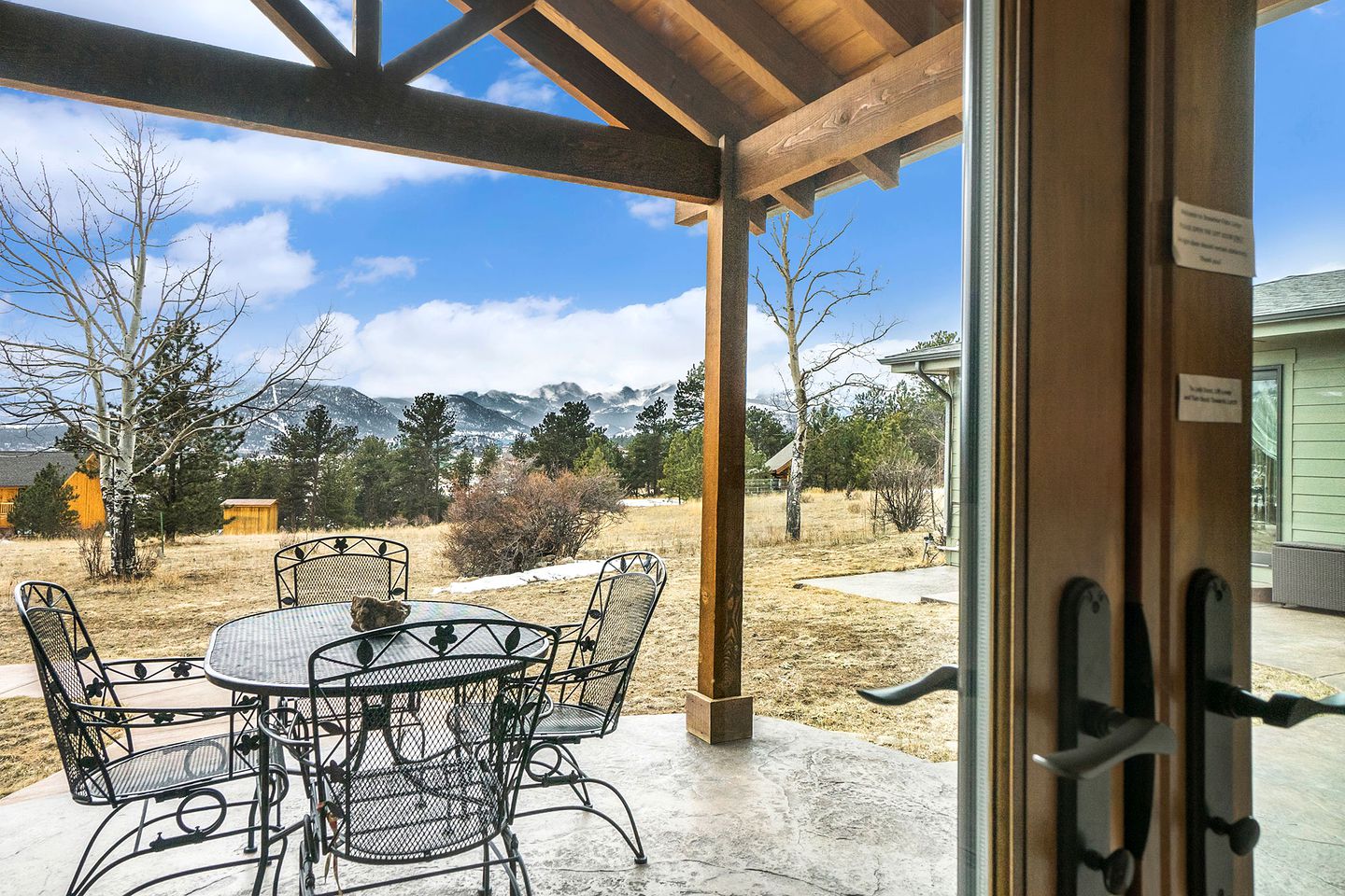 Spacious Luxury Pet-Friendly Cabin with Spectacular Continental Divide Views in Estes Park, Colorado