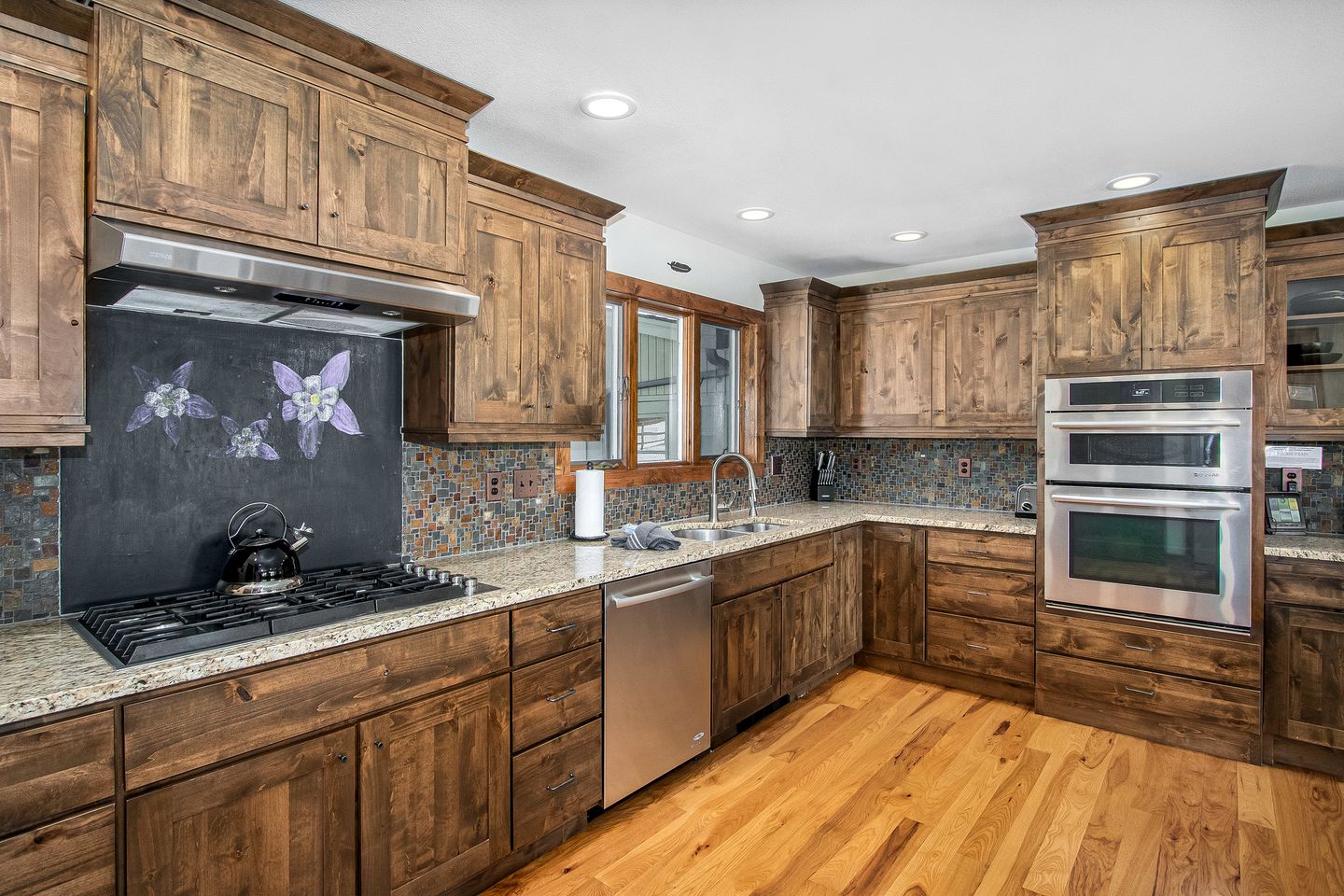 Spacious Luxury Pet-Friendly Cabin with Spectacular Continental Divide Views in Estes Park, Colorado