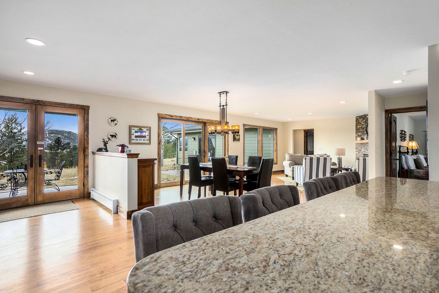 Spacious Luxury Pet-Friendly Cabin with Spectacular Continental Divide Views in Estes Park, Colorado