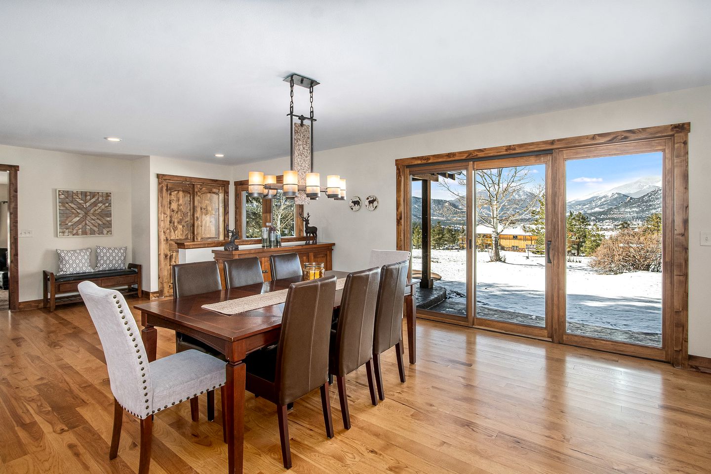 Spacious Luxury Pet-Friendly Cabin with Spectacular Continental Divide Views in Estes Park, Colorado