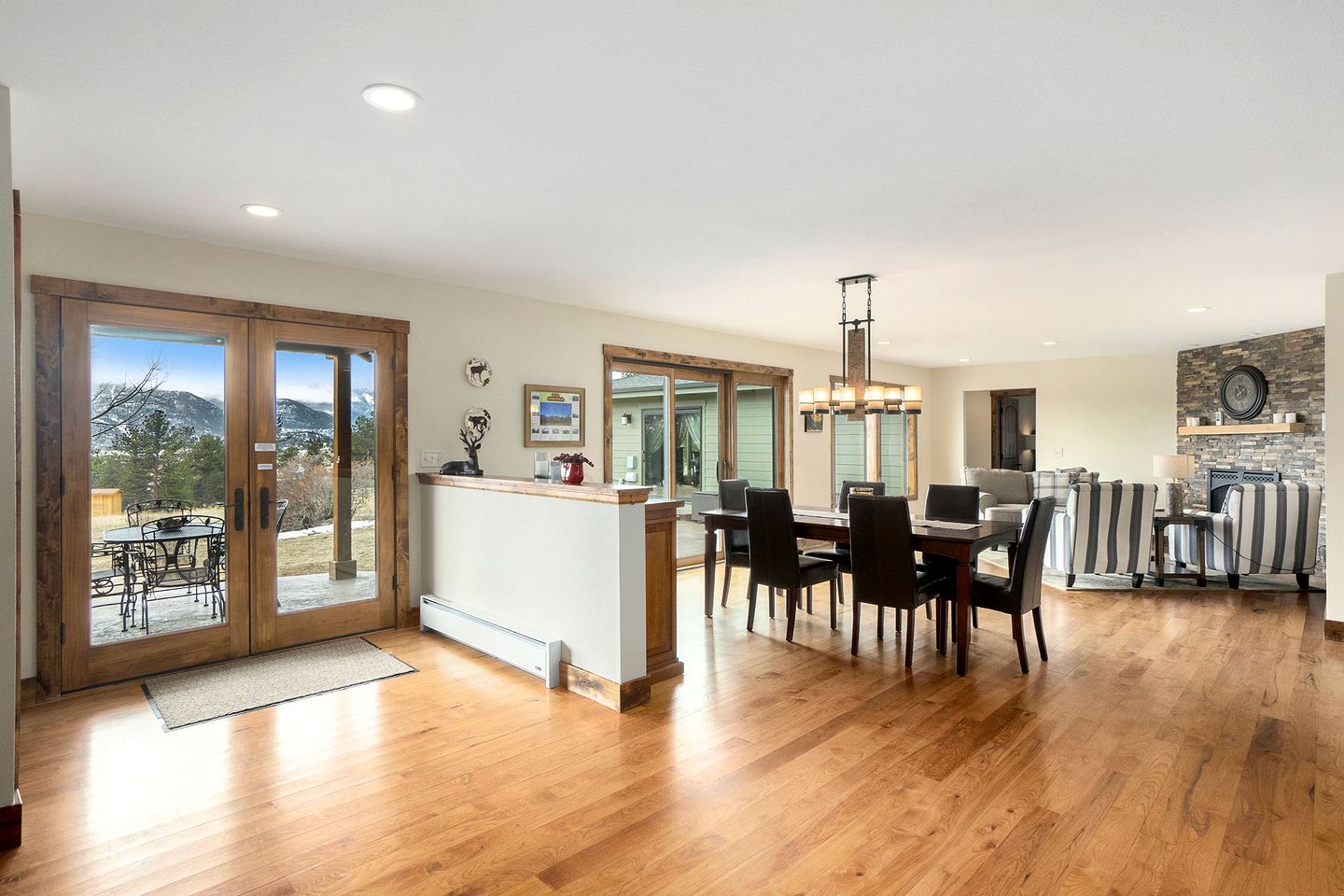 Spacious Luxury Pet-Friendly Cabin with Spectacular Continental Divide Views in Estes Park, Colorado