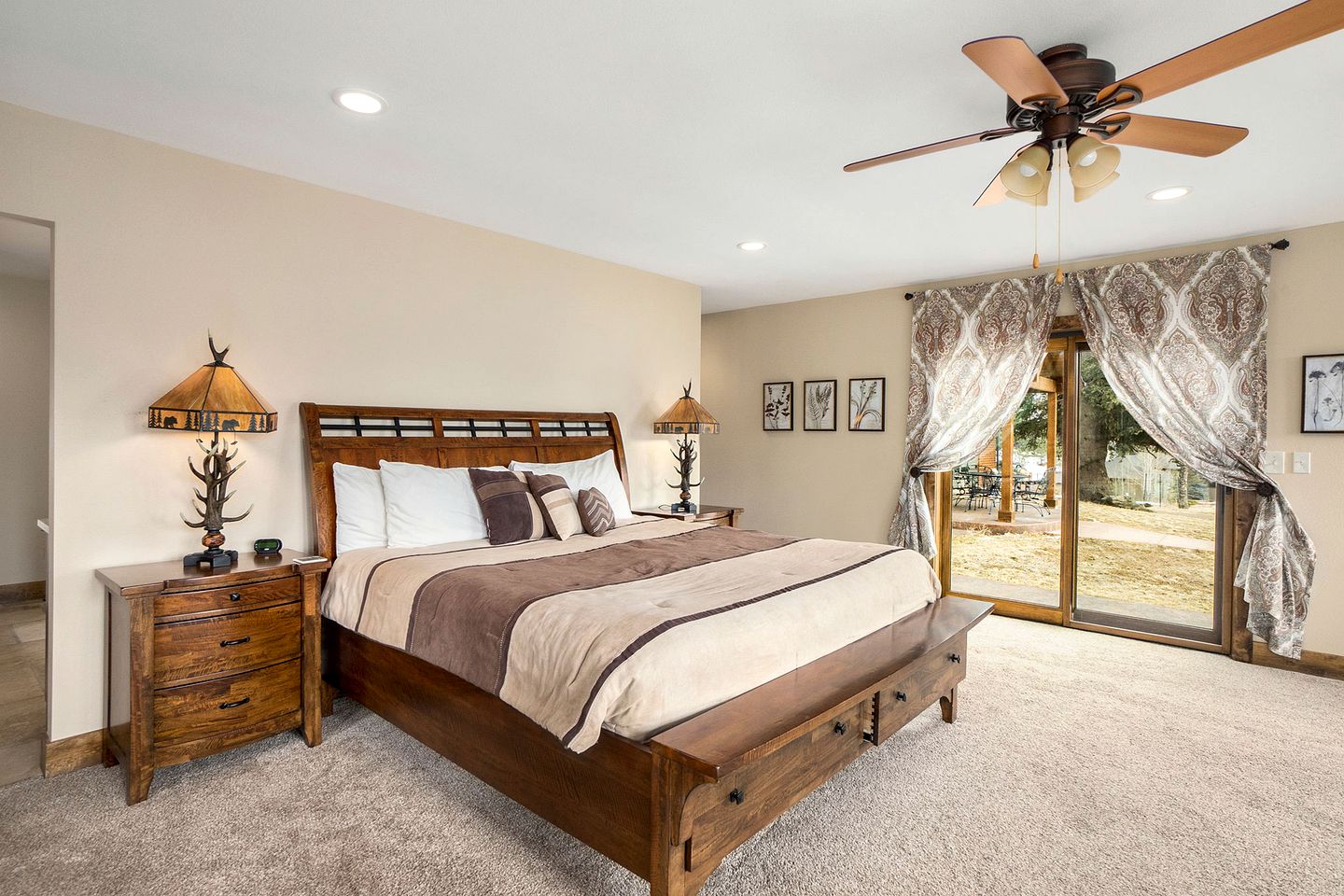 Spacious Luxury Pet-Friendly Cabin with Spectacular Continental Divide Views in Estes Park, Colorado