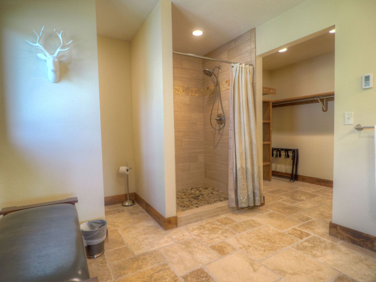 Spacious Luxury Pet-Friendly Cabin with Spectacular Continental Divide Views in Estes Park, Colorado