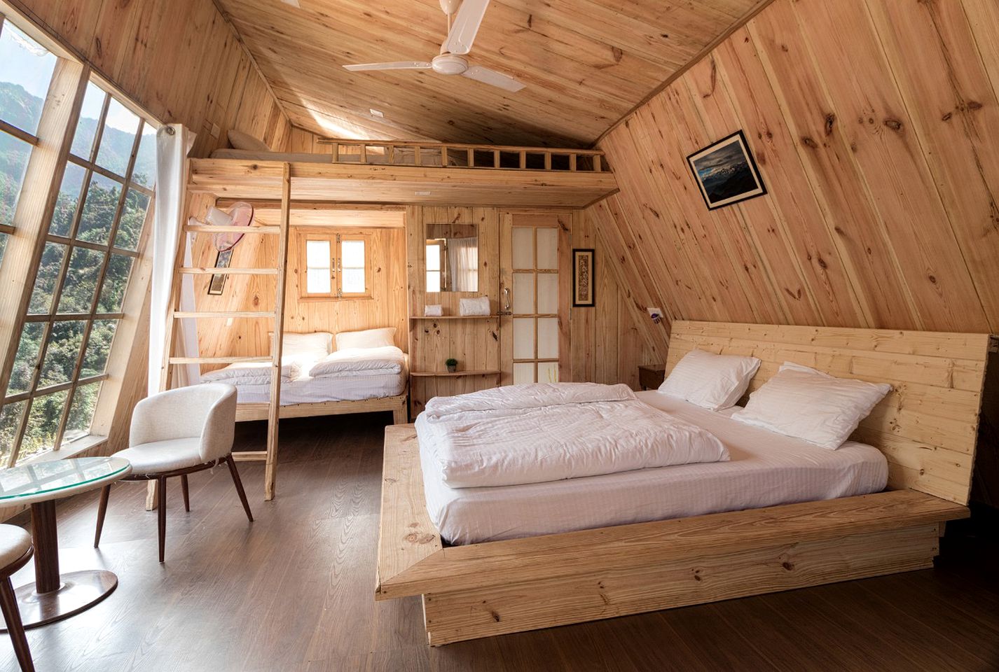 Luxury Pinewood Cabin Rental for Getaway to the Himalayas in Chopta, India