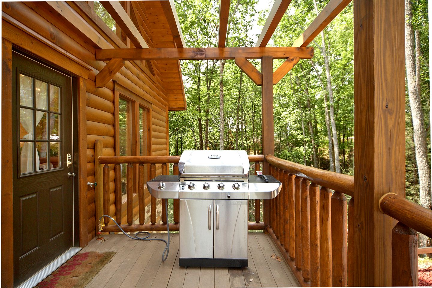 Secluded Rental Cabin with a Hot Tub near Gatlinburg, Tennessee