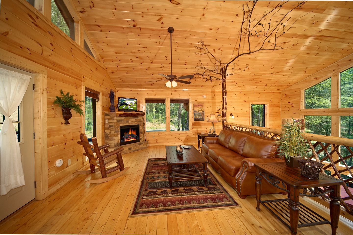 Secluded Rental Cabin with a Hot Tub near Gatlinburg, Tennessee