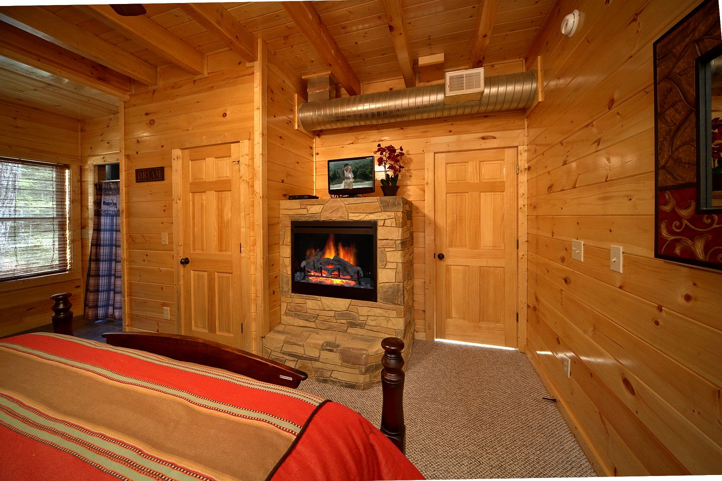 Secluded Rental Cabin with a Hot Tub near Gatlinburg, Tennessee