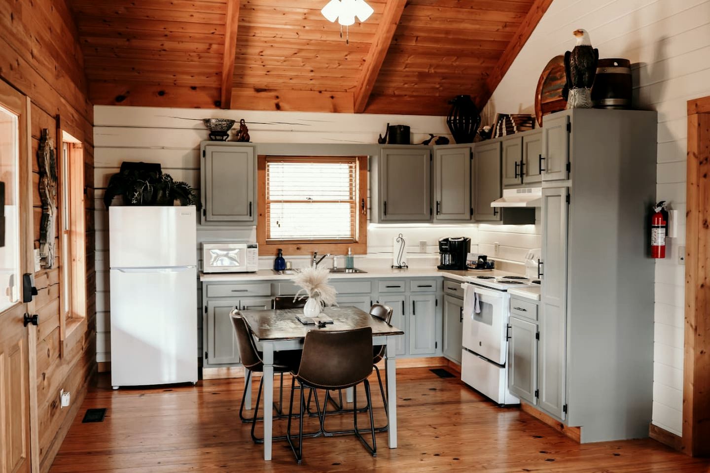 Tranquil Cabin Near Great Smoky Mountains, Tennessee