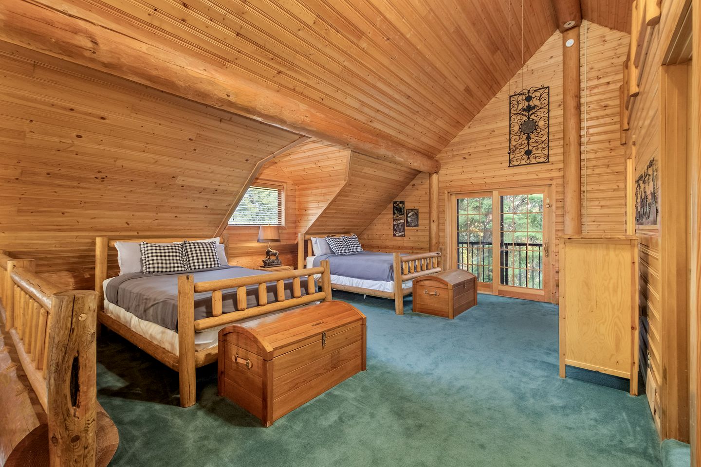 Classic Cabin Charm: Your True Log Cabin Living Escape to Lake Wenatchee