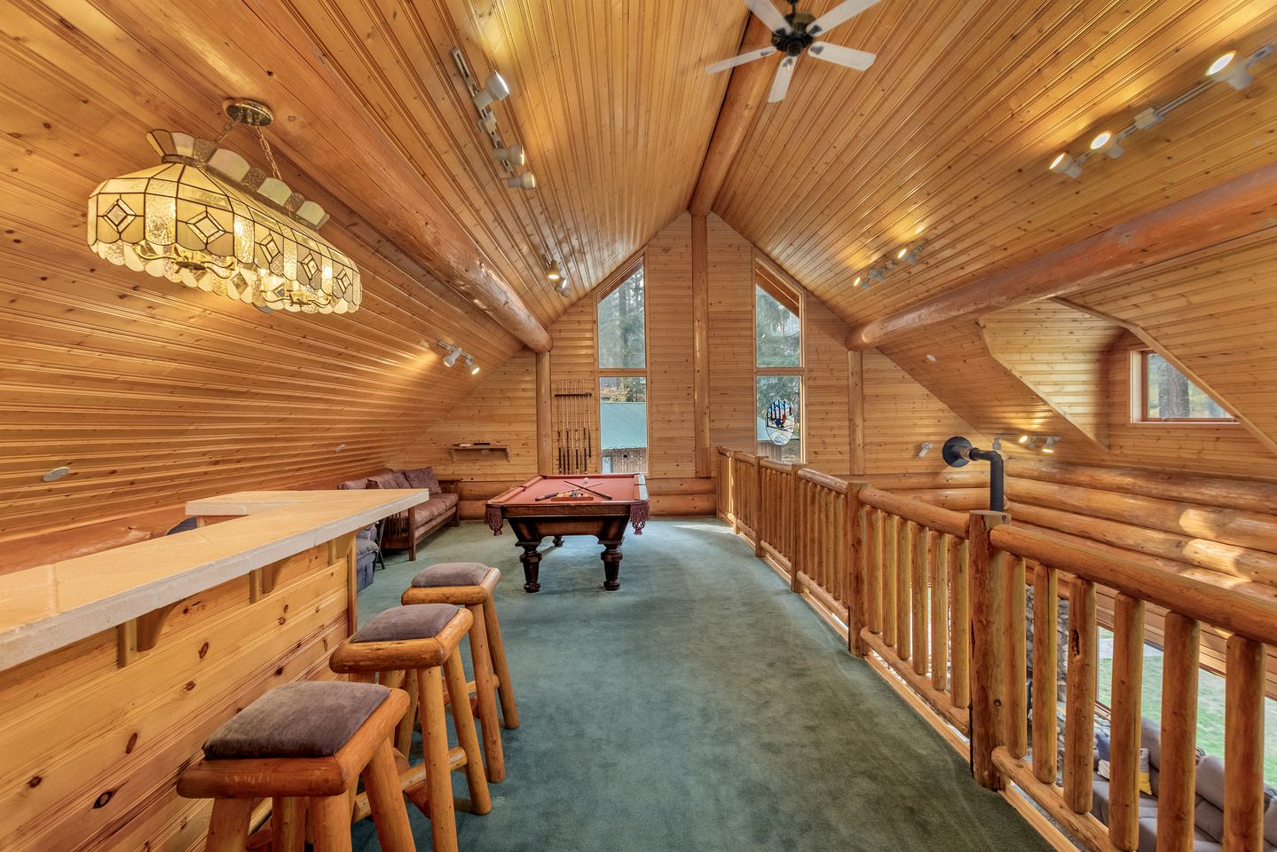 Classic Cabin Charm: Your True Log Cabin Living Escape to Lake Wenatchee