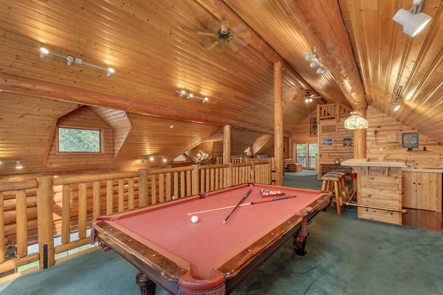 Classic Cabin Charm: Your True Log Cabin Living Escape to Lake Wenatchee