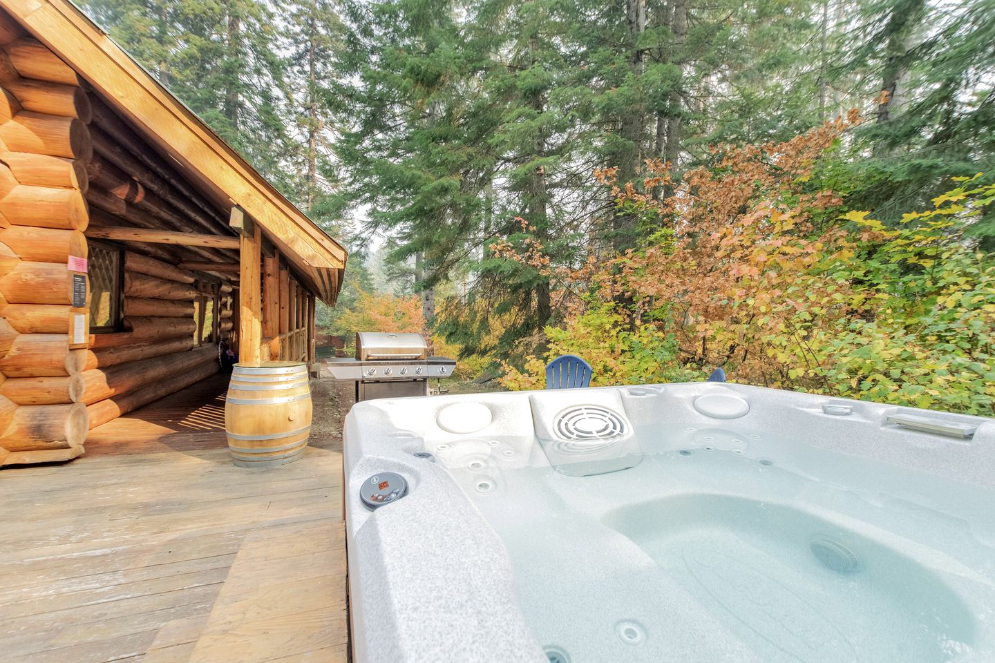 Classic Cabin Charm: Your True Log Cabin Living Escape to Lake Wenatchee