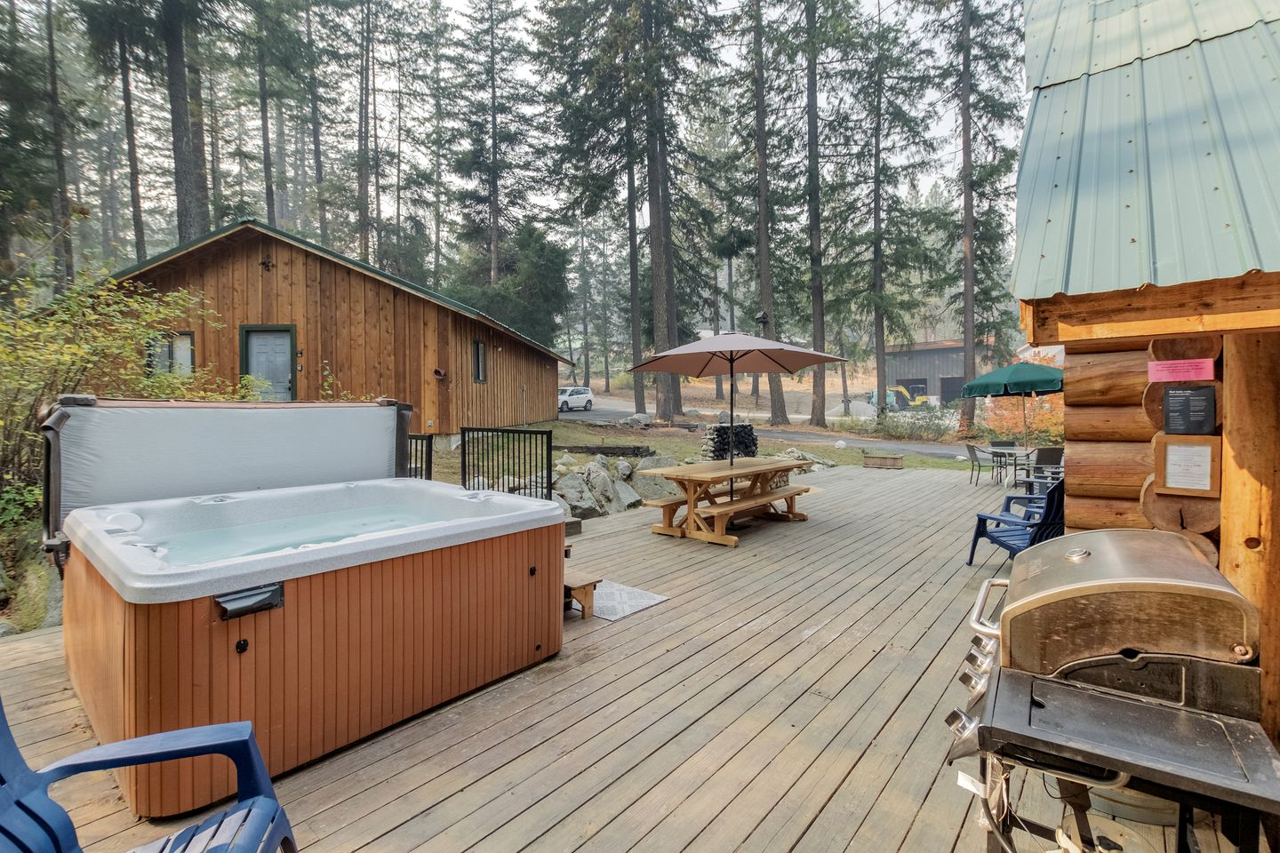 Classic Cabin Charm: Your True Log Cabin Living Escape to Lake Wenatchee