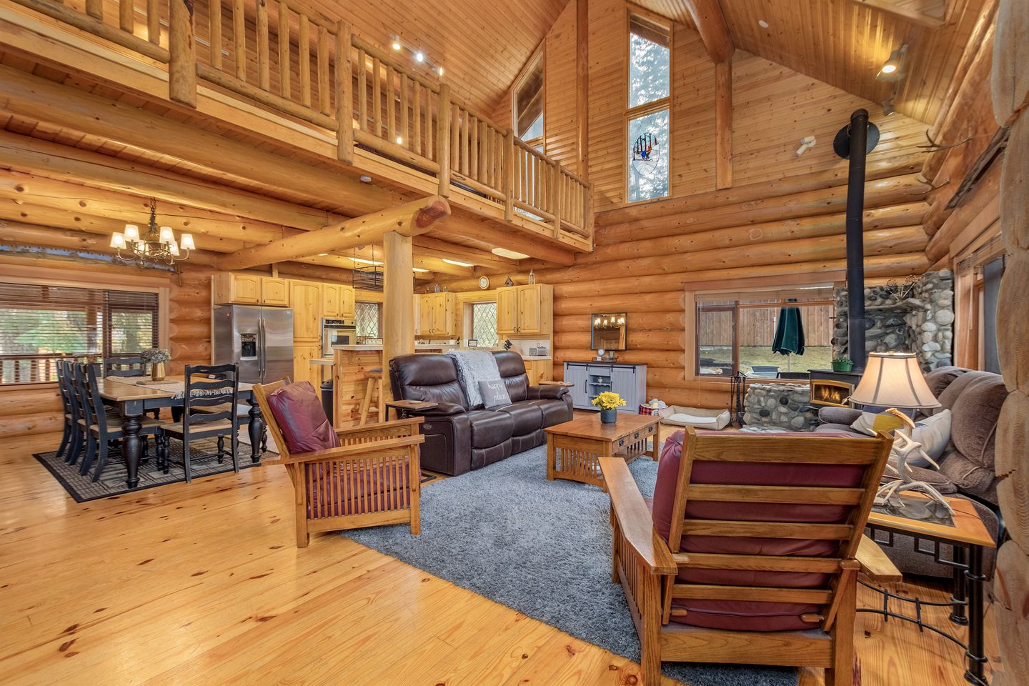 Classic Cabin Charm: Your True Log Cabin Living Escape to Lake Wenatchee