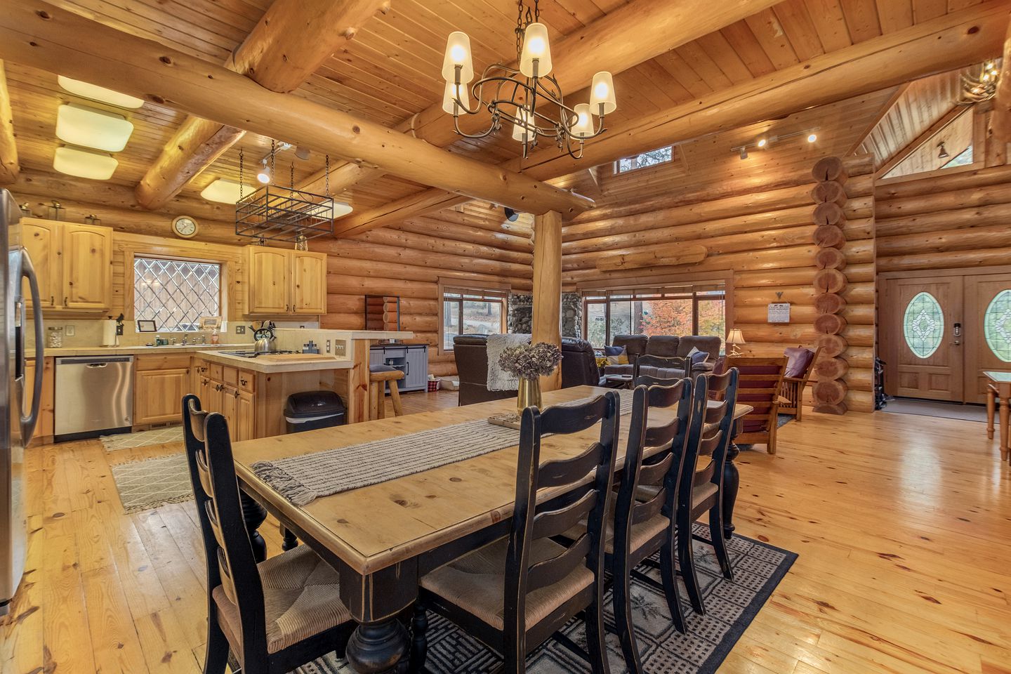 Classic Cabin Charm: Your True Log Cabin Living Escape to Lake Wenatchee