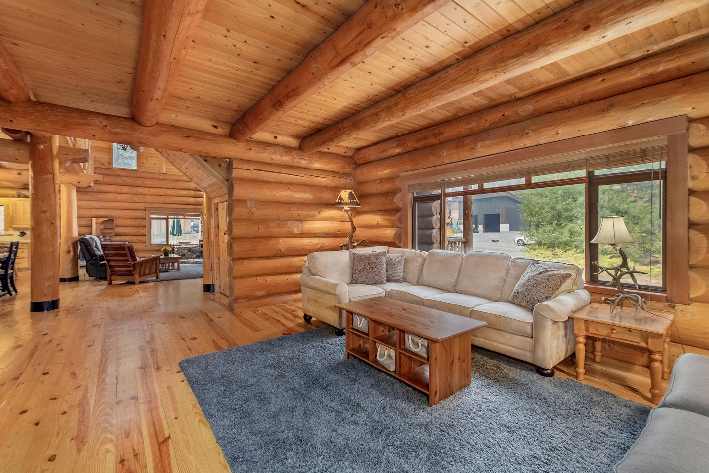 Classic Cabin Charm: Your True Log Cabin Living Escape to Lake Wenatchee