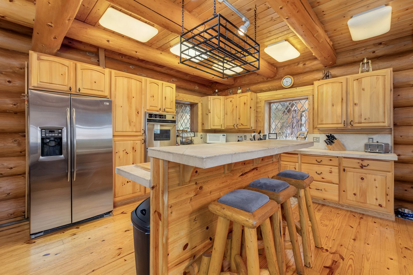 Classic Cabin Charm: Your True Log Cabin Living Escape to Lake Wenatchee