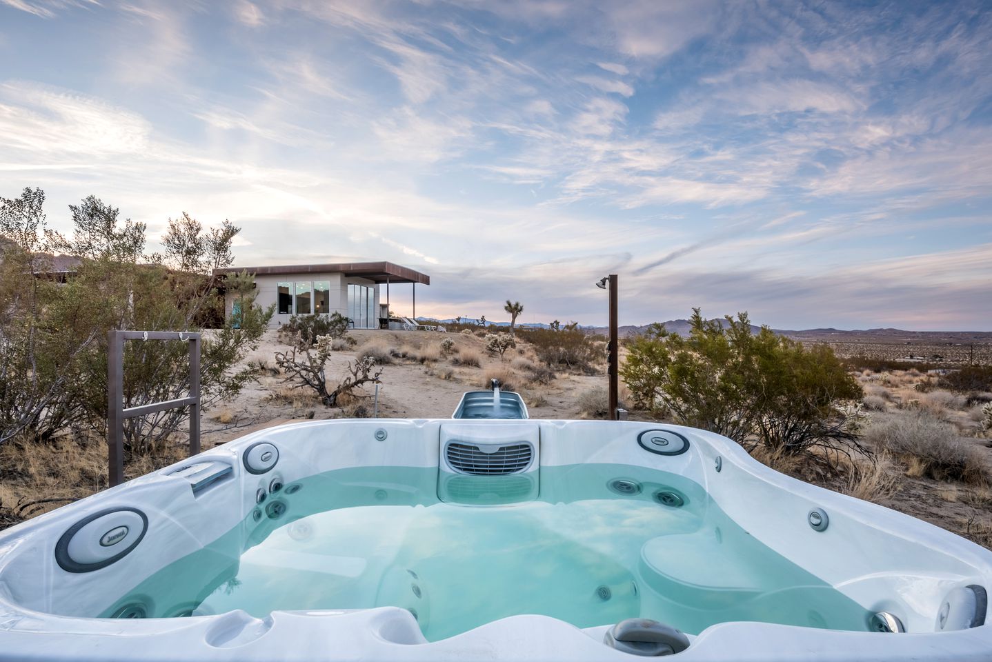 Incredible Vacation Rental with Hot-tub and Fire Pit in Joshua Tree, California