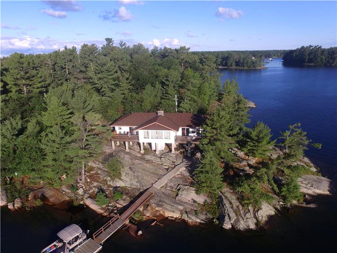 Cabins (Georgian Bay, Ontario, Canada)