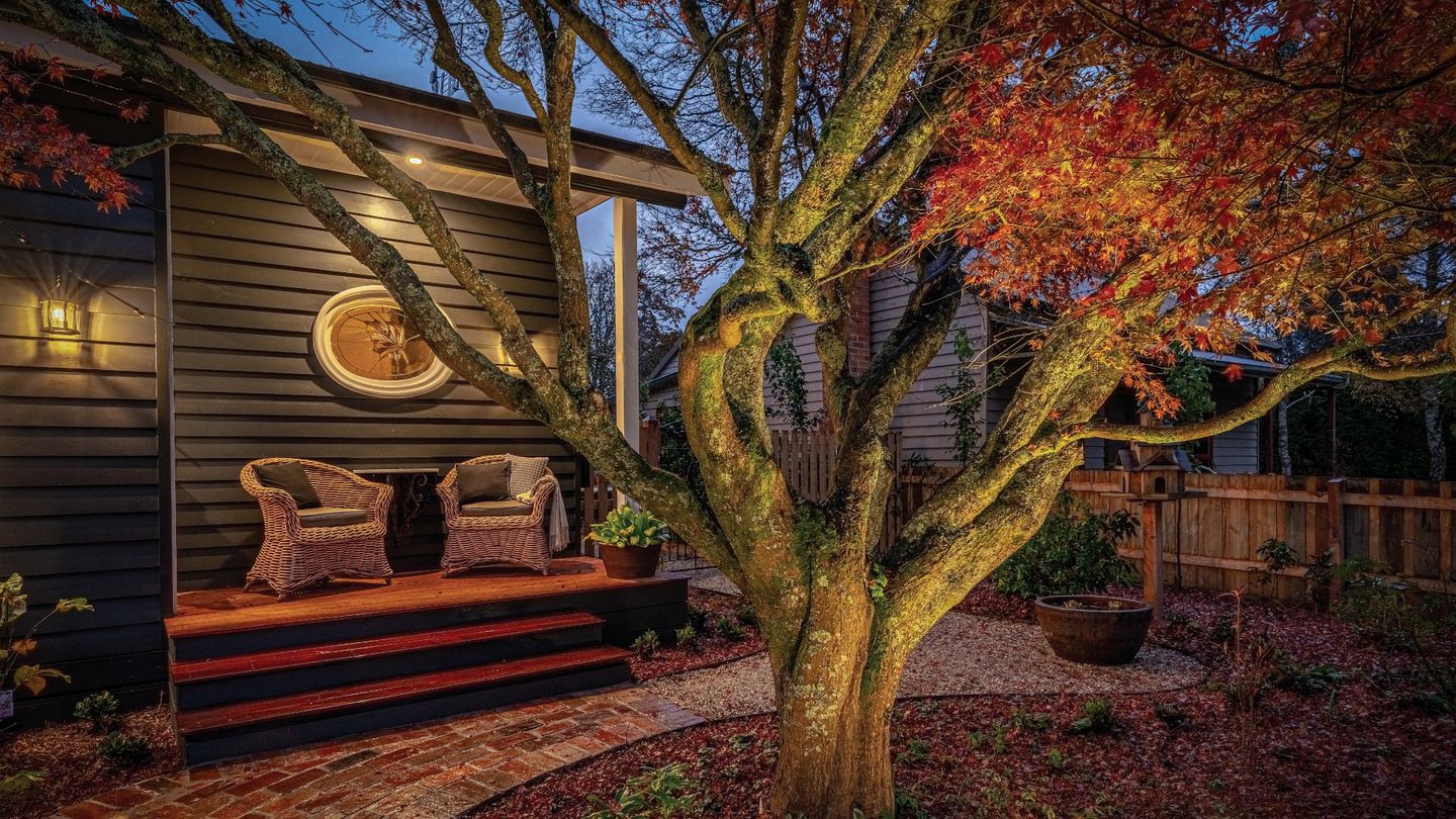 Cozy Wooden Cabin with Fireplace in Trentham, Victoria