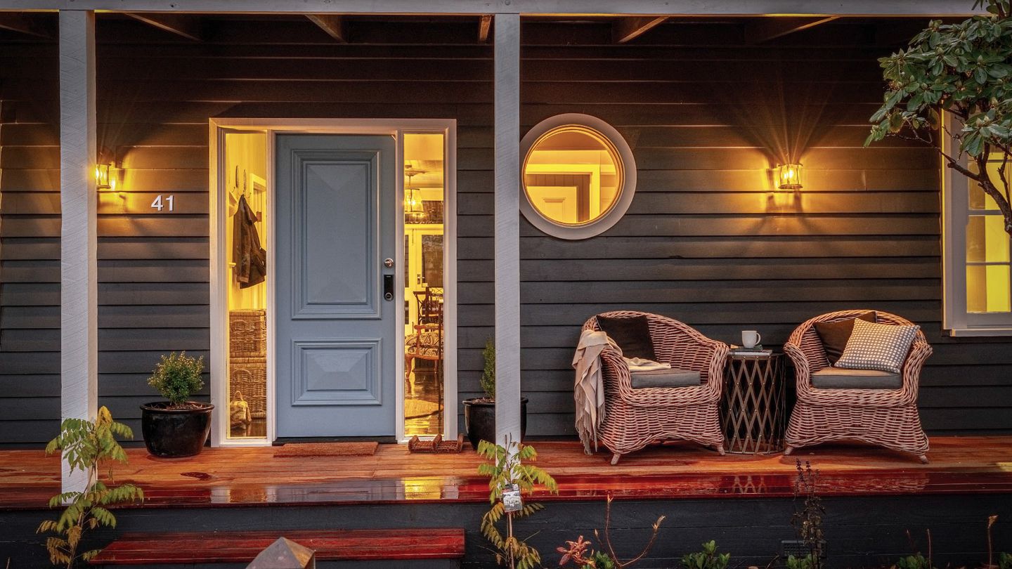 Cozy Wooden Cabin with Fireplace in Trentham, Victoria