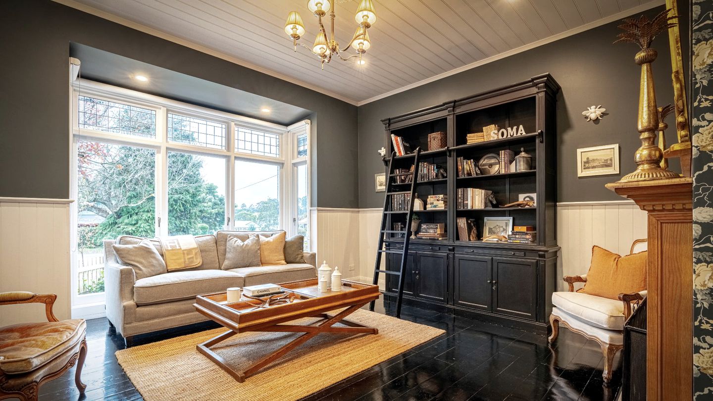 Cozy Wooden Cabin with Fireplace in Trentham, Victoria