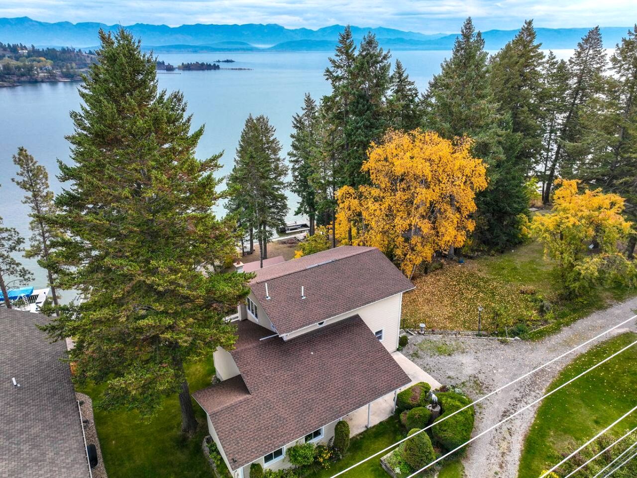 Lakefront Cabin with Picnic Space and Views for in Montana