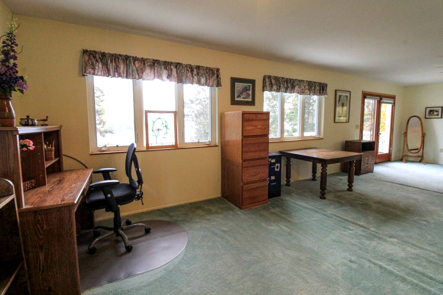 Lakefront Cabin with Picnic Space and Views for in Montana