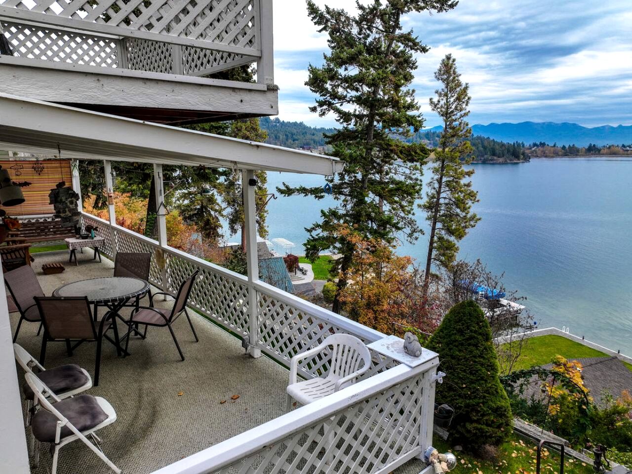 Lakefront Cabin with Picnic Space and Views for in Montana