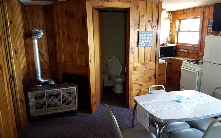 Cabins (Tomahawk, Wisconsin, United States)