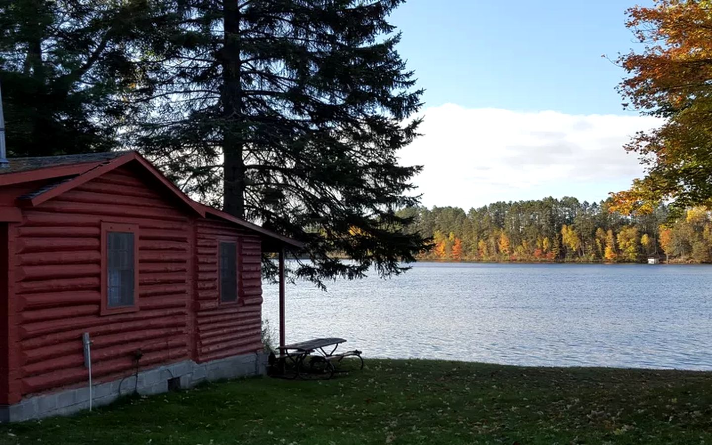 Idyllic Log Cabin Steps from Somo Lake near Tomahawk, Wisconsin