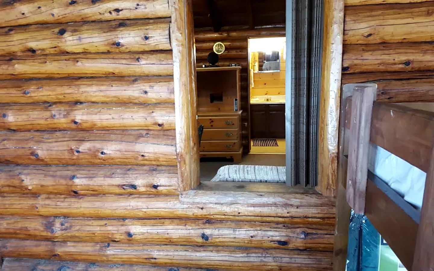 Idyllic Log Cabin Steps from Somo Lake near Tomahawk, Wisconsin