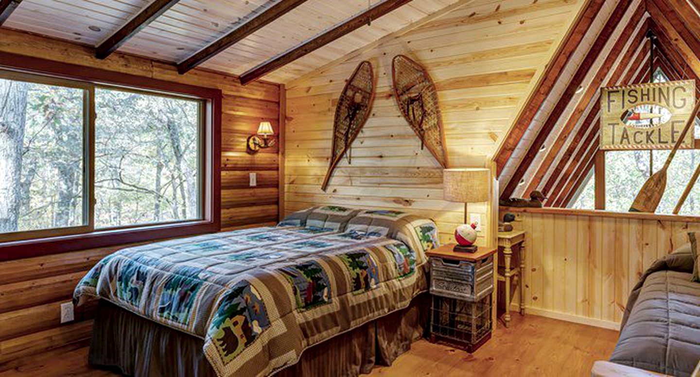 Lakefront Cabin near St. Louis, Missouri