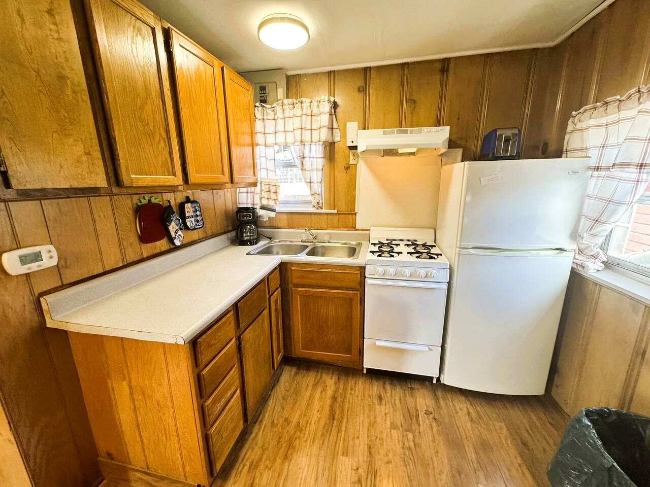 Quaint Lakeside Cabin for a Memorable Fishing Trip to Lake Taneycomo in Rockaway Beach, Missouri