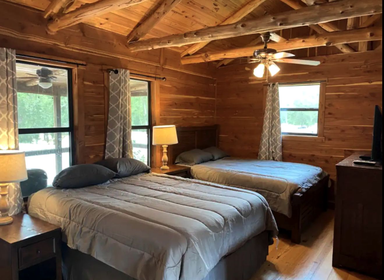 A Rustic Log Cabin - Perfect for a Glamping Getaway by the San Marcos River near Kingsbury, Texas