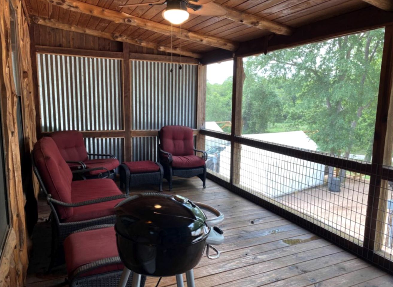 A Rustic Log Cabin - Perfect for a Glamping Getaway by the San Marcos River near Kingsbury, Texas