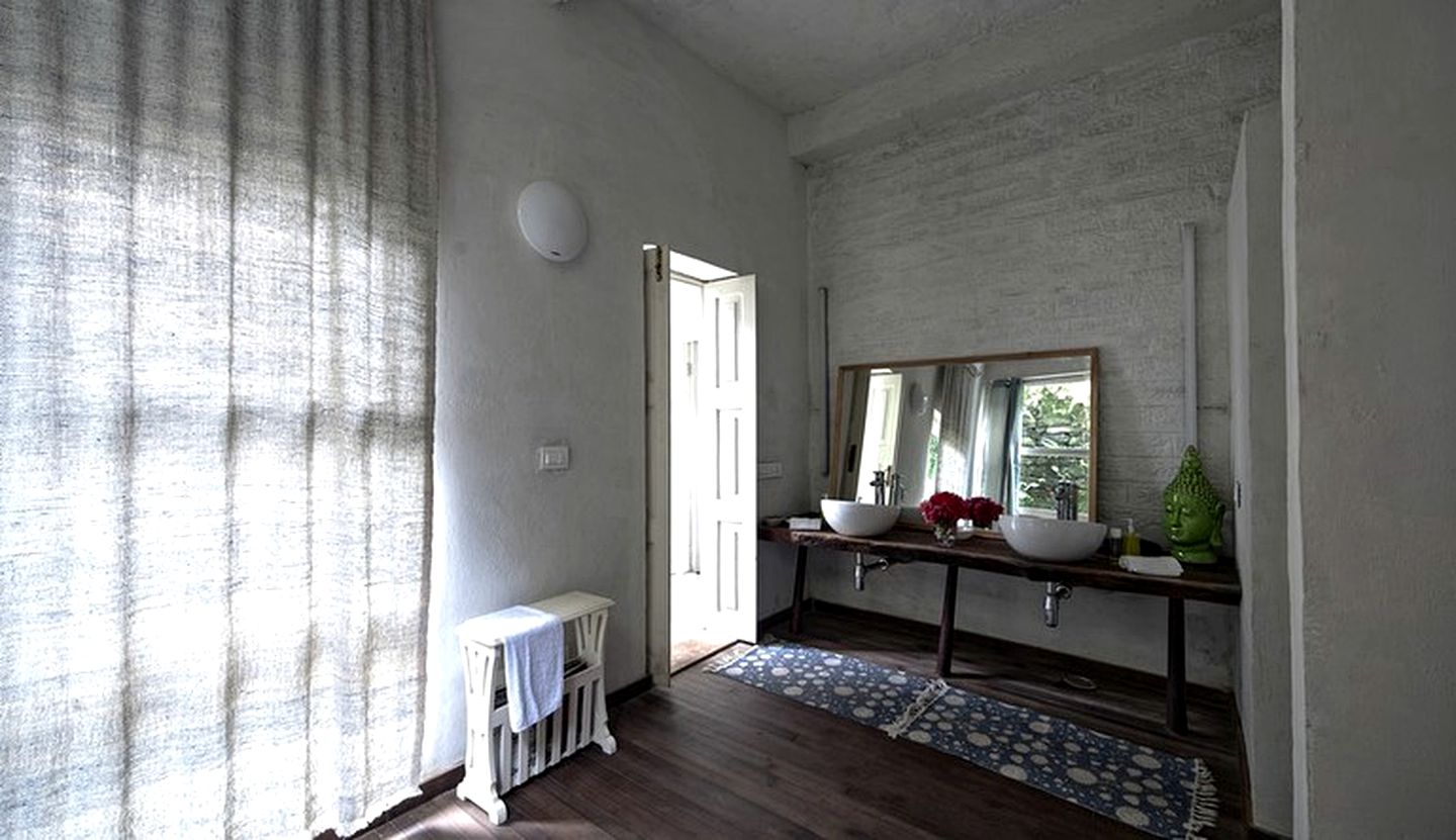 Soothing Luxury Suite for Couples or Small Families in the Himalayas, India