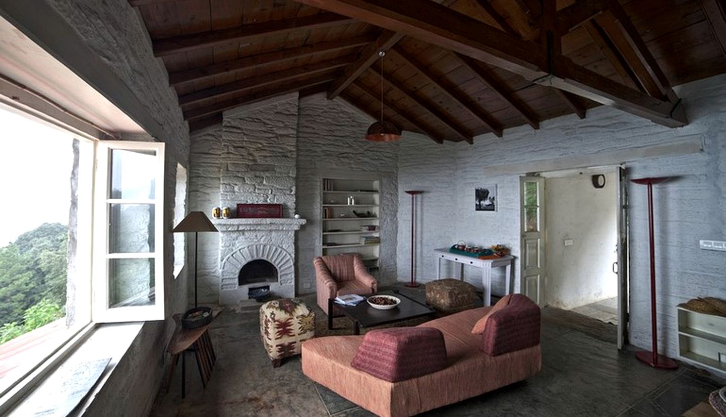 Soothing Luxury Suite for Couples or Small Families in the Himalayas, India