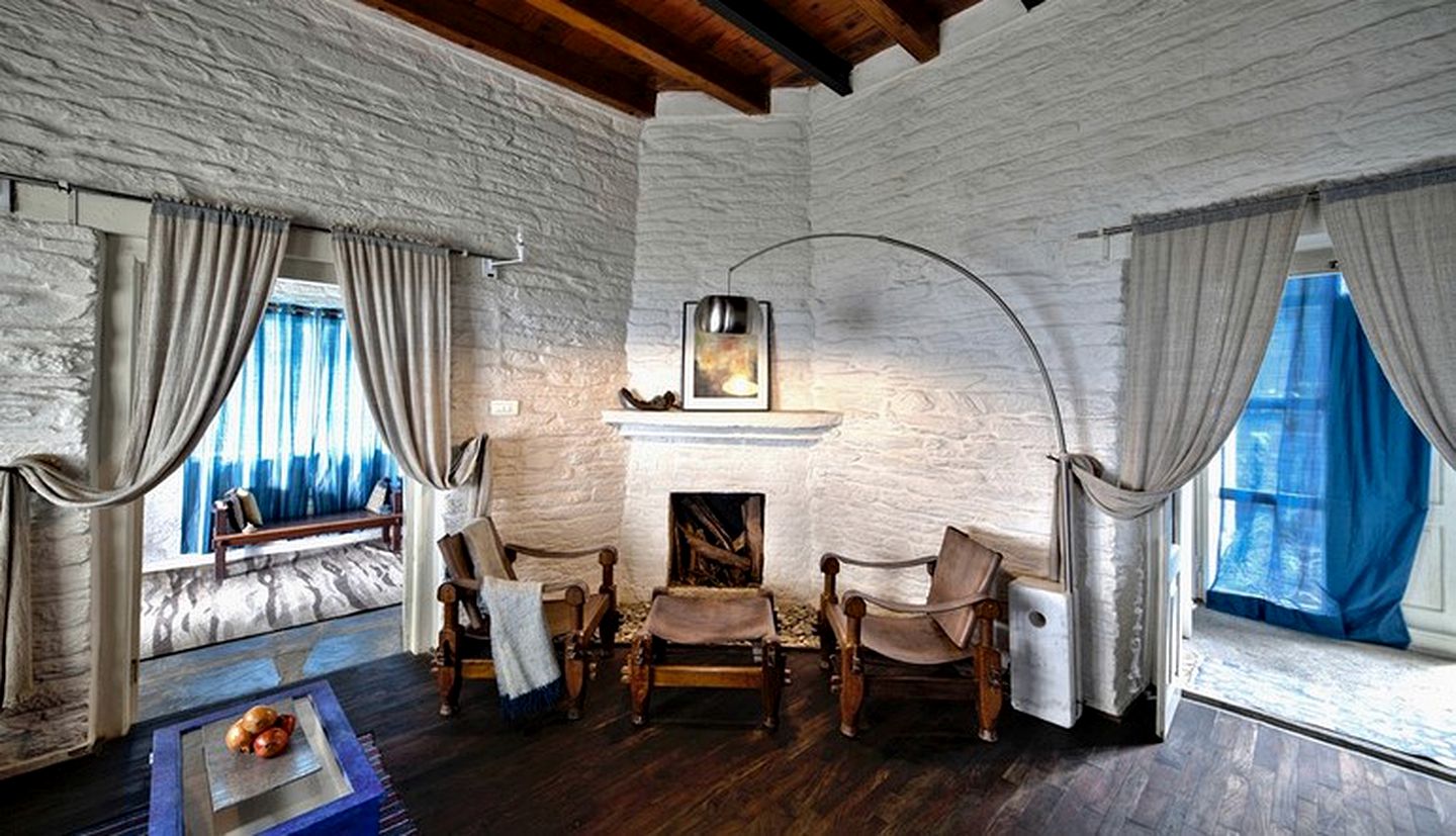 Soothing Luxury Suite for Couples or Small Families in the Himalayas, India