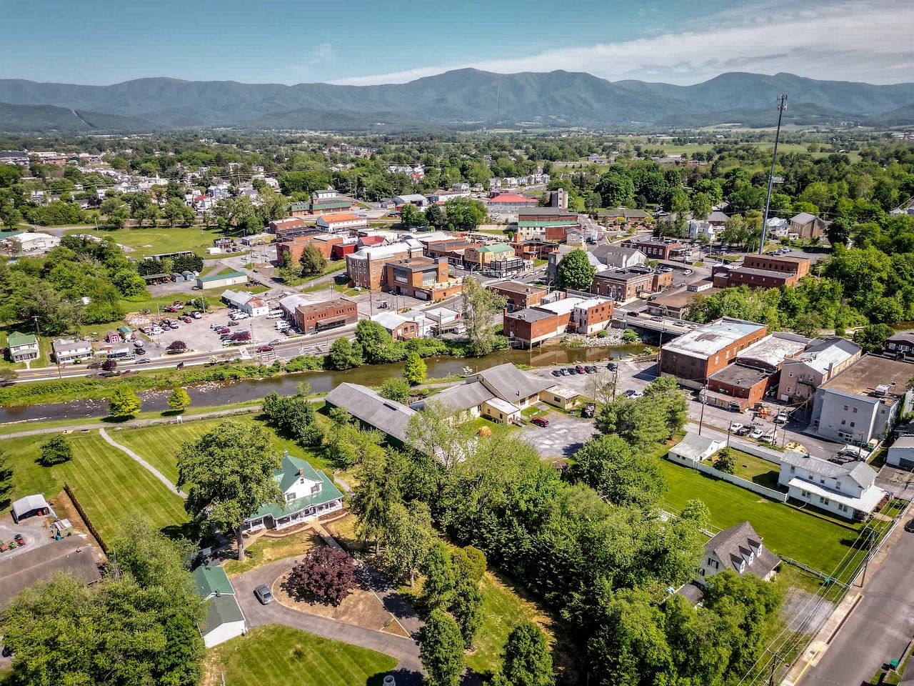 Elegant Historic Suite with Mountain Views in Luray, Virginia