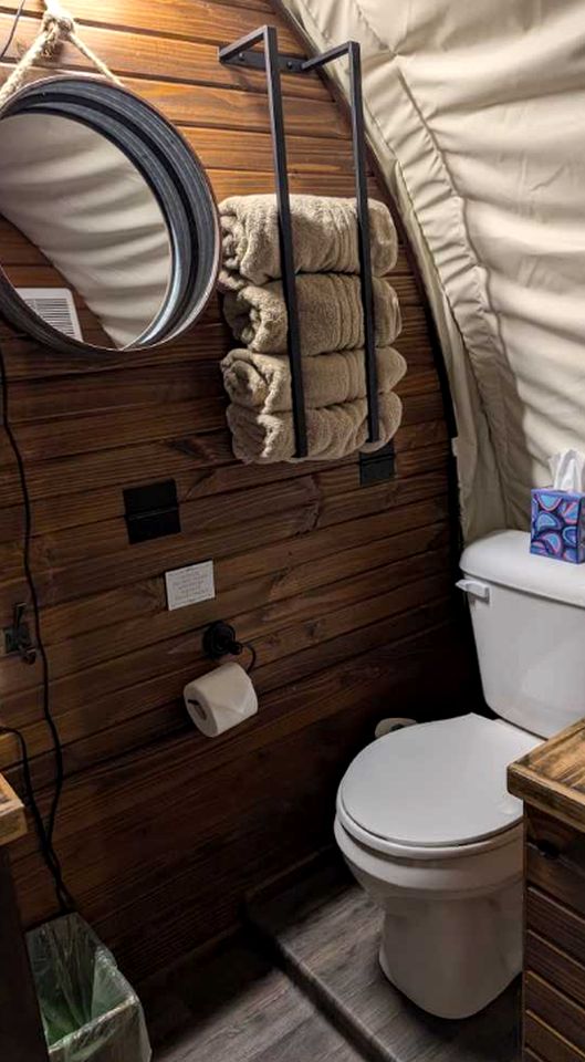 Soulful Glamping Experience with Highland Cows, Private Wagon & Nature in Melrose, Florida