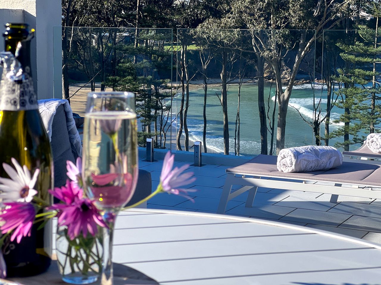 Soulshine Beachside Penthouse, views over Denhams Beach