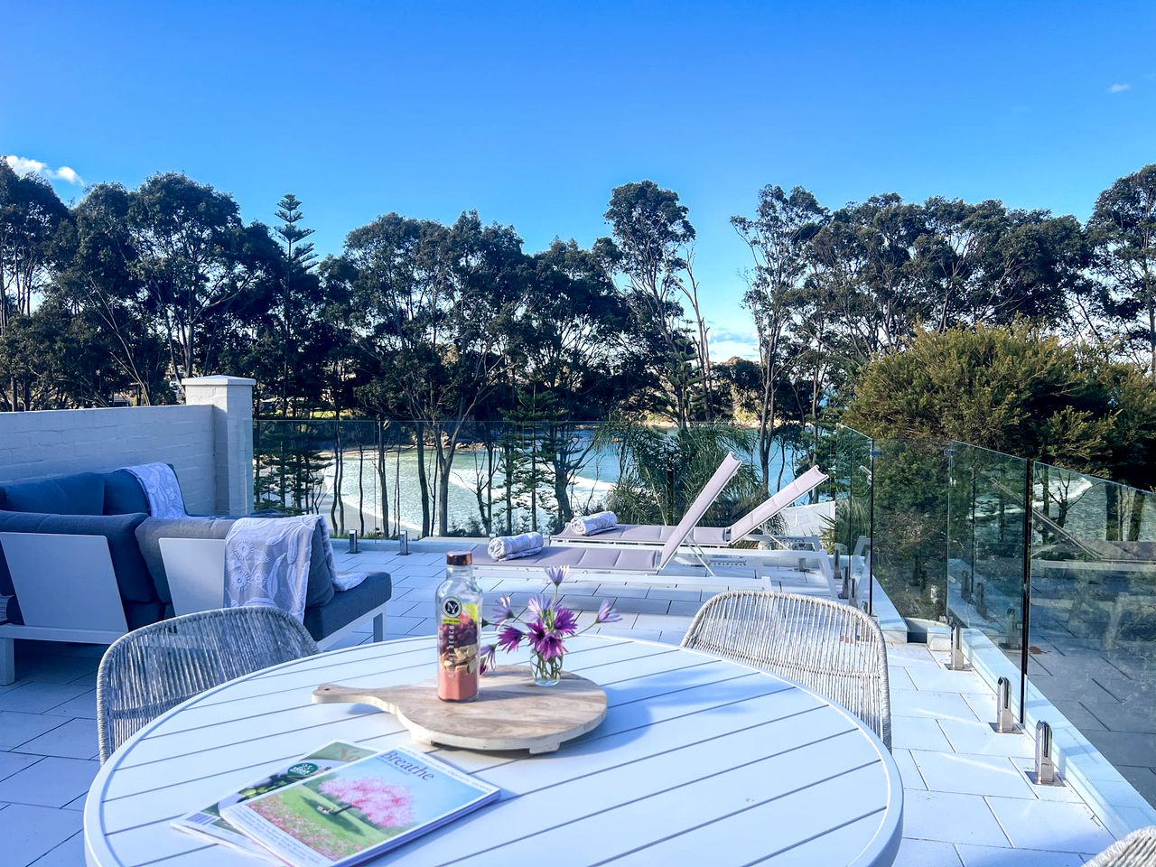 Soulshine Beachside Penthouse, views over Denhams Beach
