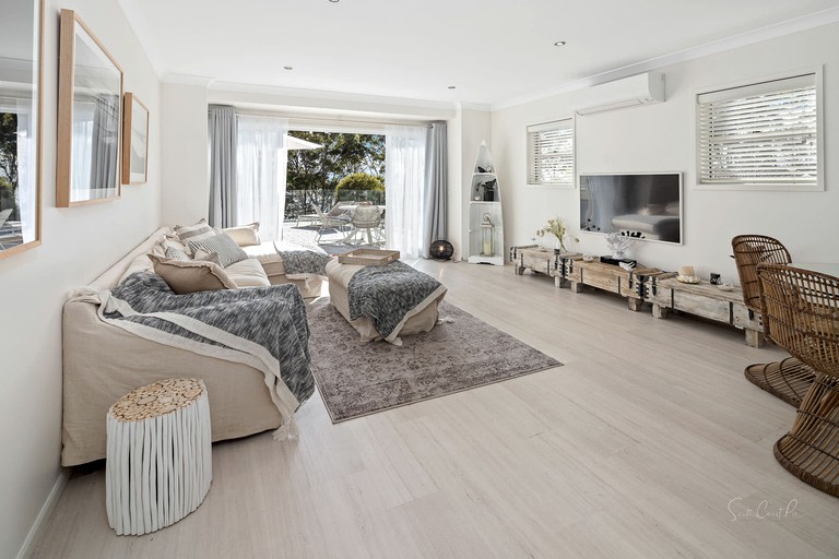 Beach Houses (Australia, Denhams Beach, New South Wales)