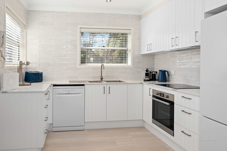 Beach Houses (Australia, Denhams Beach, New South Wales)