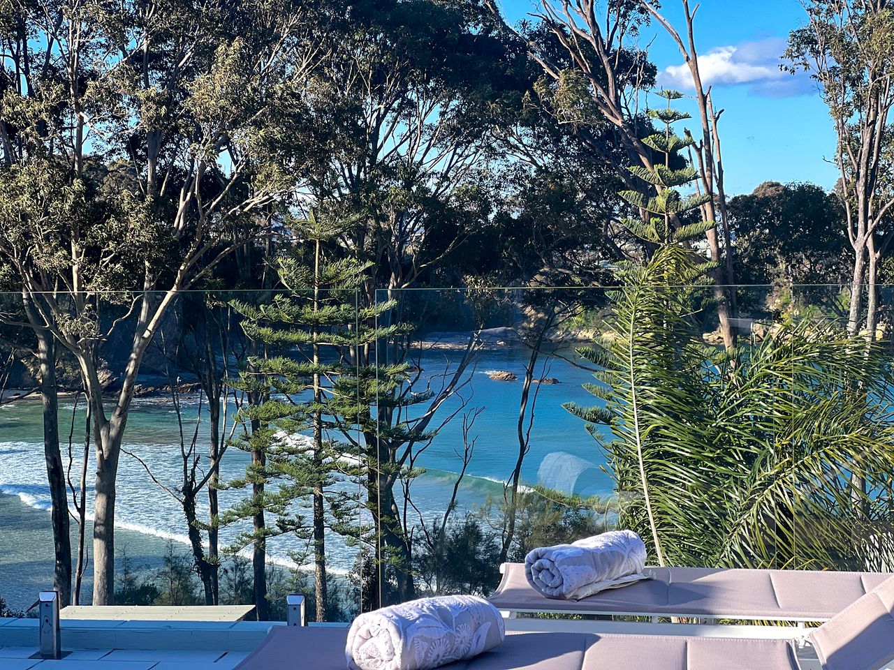 Soulshine Beachside Penthouse, views over Denhams Beach