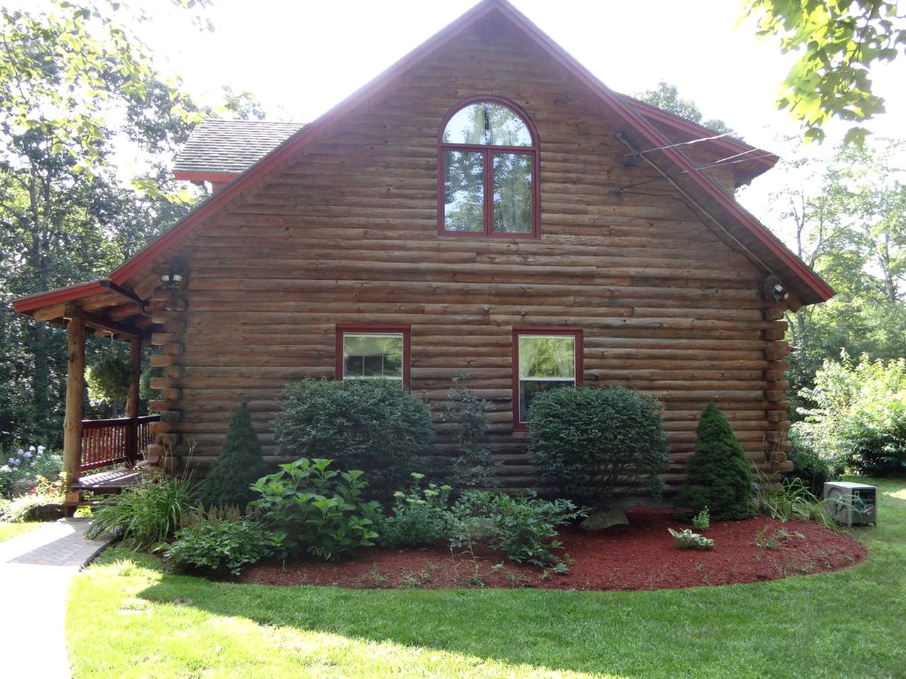 Luxury Log Cabin near South Berwick, Maine