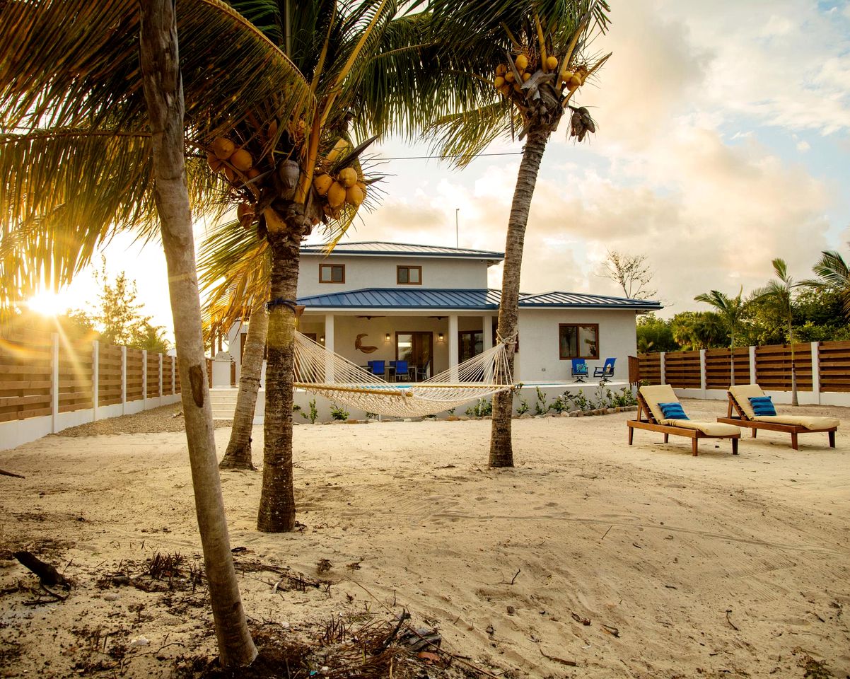 Gorgeous Beach House with Swimming Pool and Beach Access in Belize City, Belize District